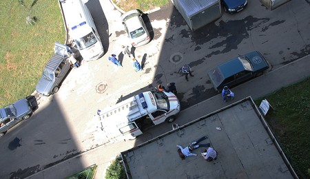 В Москве пациент больницы имени М.Е. Жадкевича разбился, упал с крыши здания.